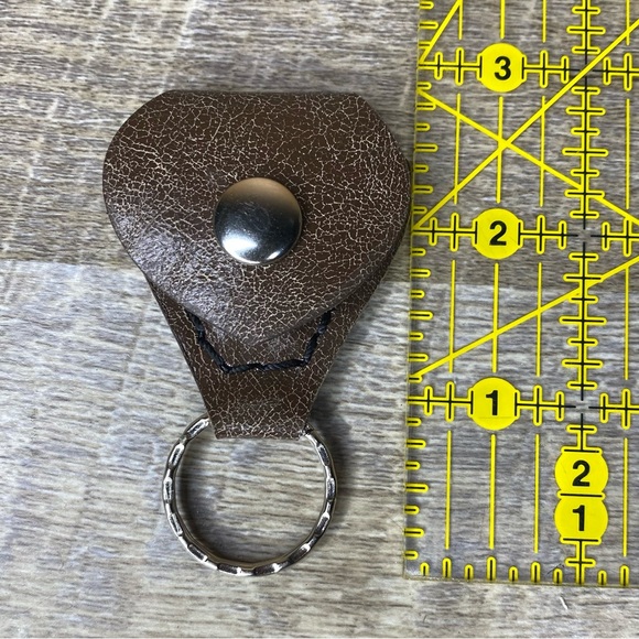 Leather Guitar Picks Holder Keychain handmade crackled brown Aldi coin holder - Picture 9 of 9